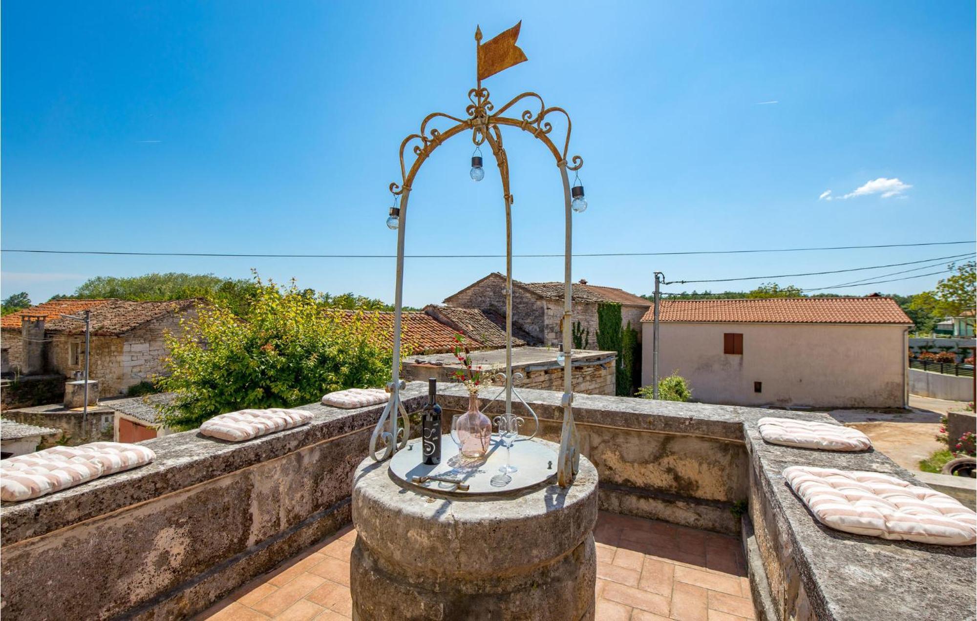 Amazing Home In Foli With Kitchen Exterior foto