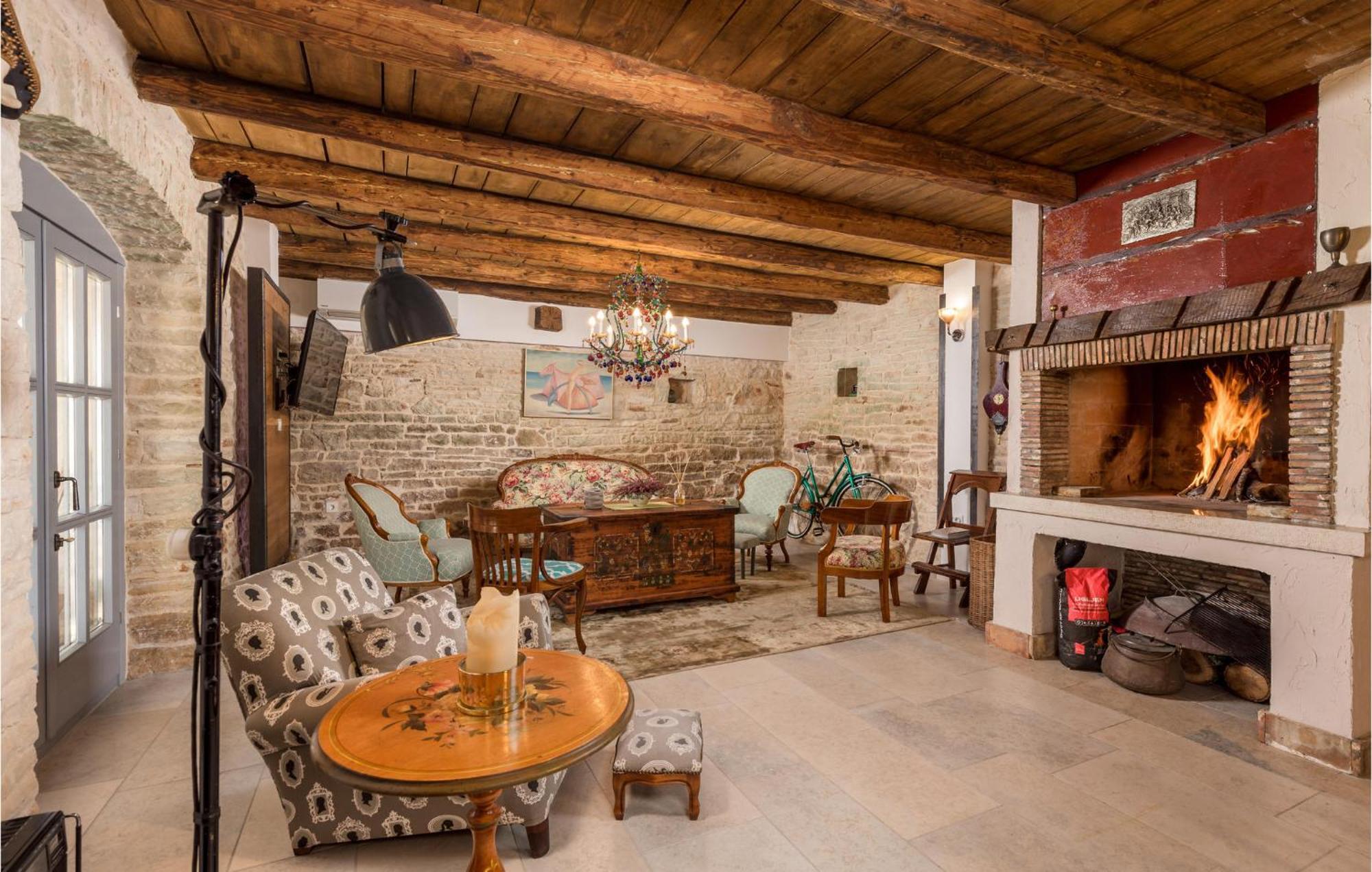 Amazing Home In Foli With Kitchen Exterior foto